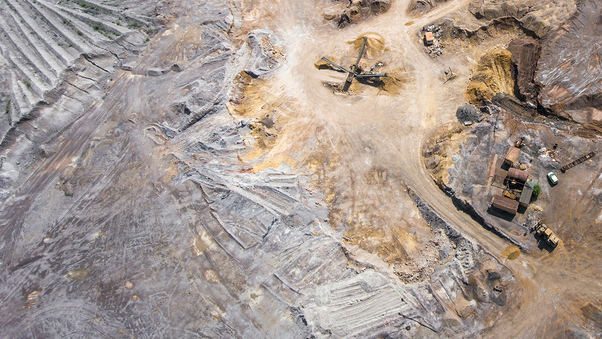 Minerales críticos: vista aérea explotación minera.